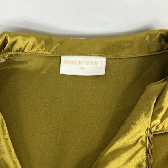 Taylor Swift Sz M Pajama Top Button Front Long Sleeve Chest Pocket - Picture 4 of 9